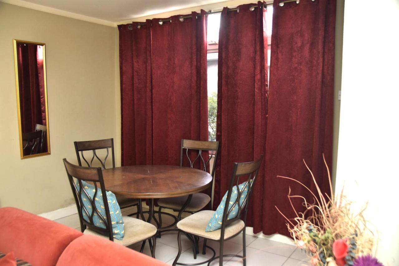 The President Room 5 Minutes To Devon House 4 Waterloo Avenue Kingston Buitenkant foto